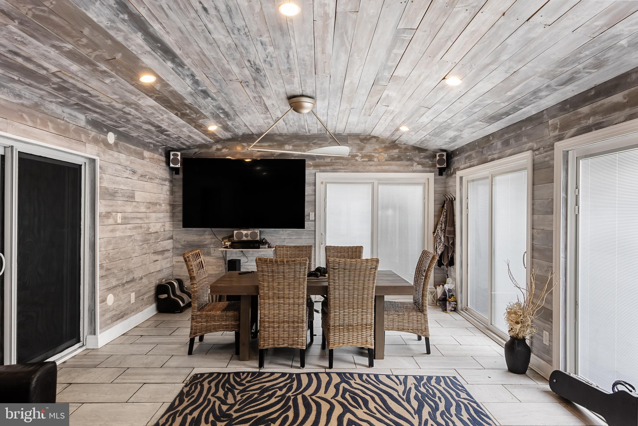 25 Coventry Circle W