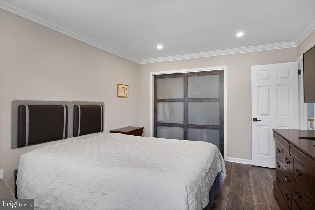 7 Carlton Ave