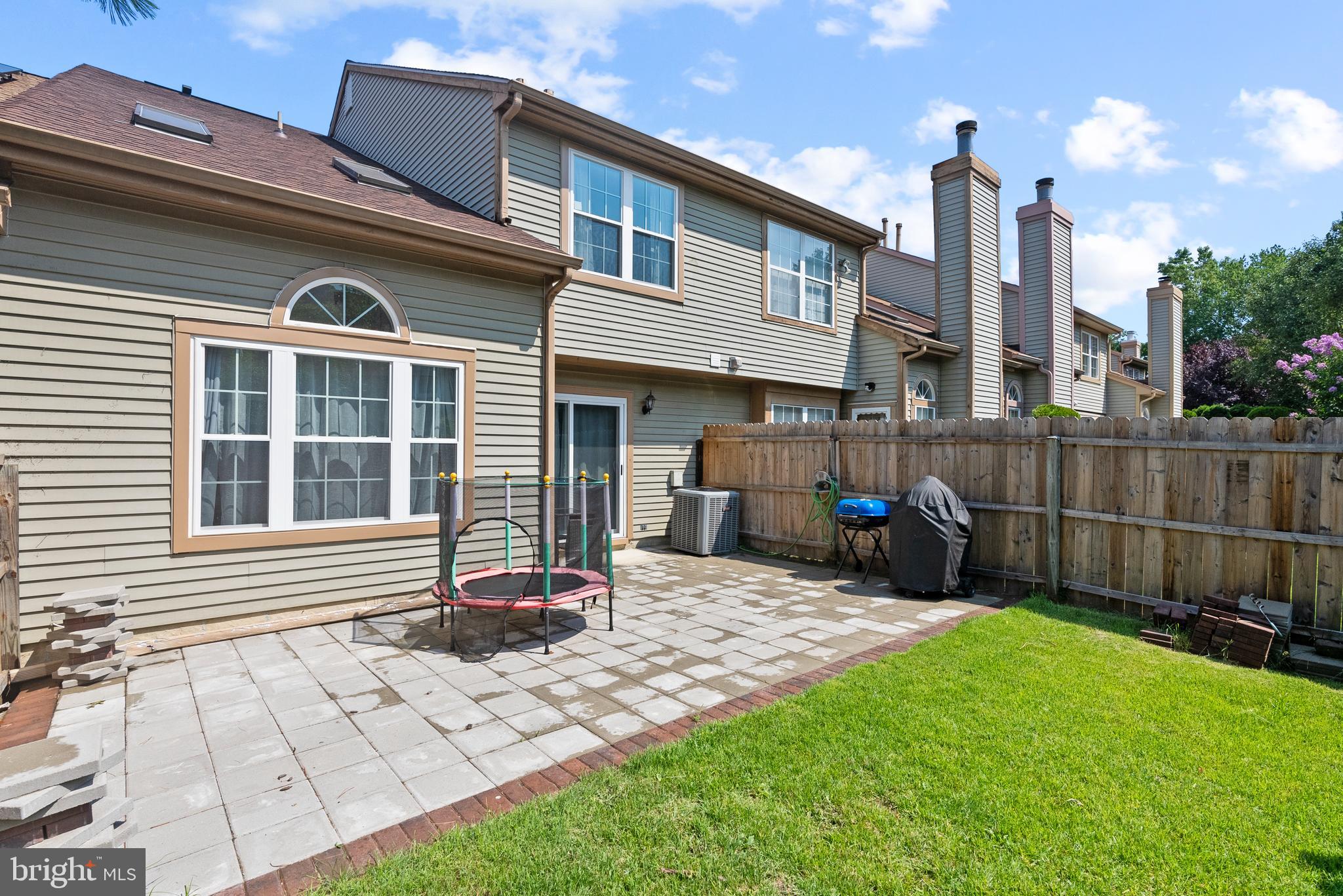 51 Knighton la
