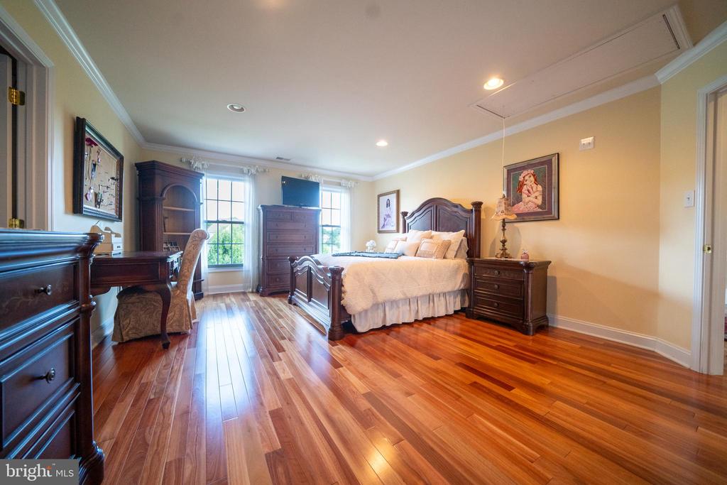5 FOXTAIL COURT
