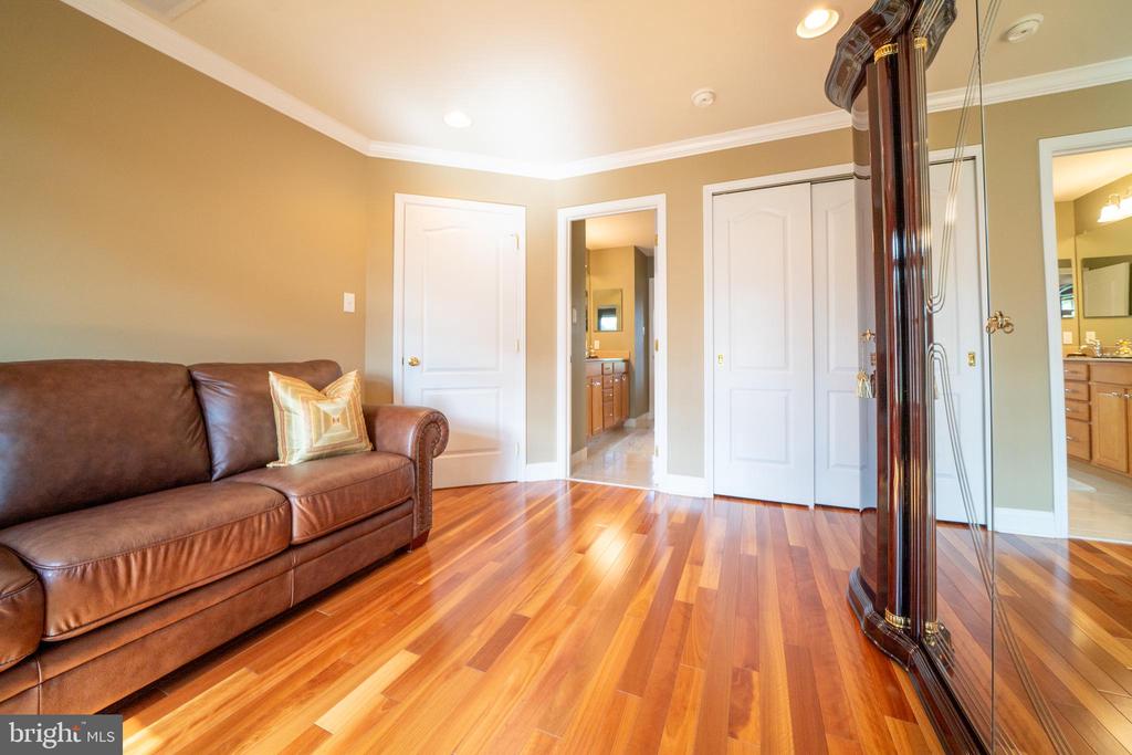 5 FOXTAIL COURT