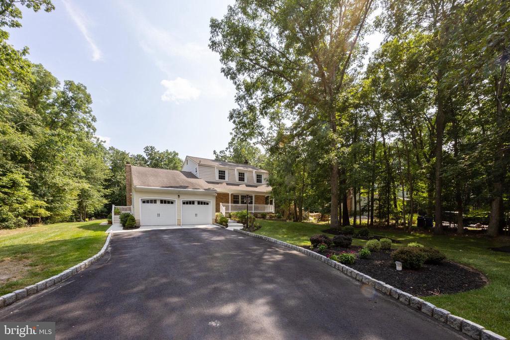 1033 SHAWNEE LANE