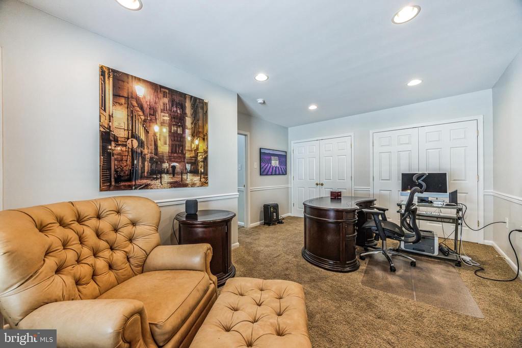 1033 SHAWNEE LANE