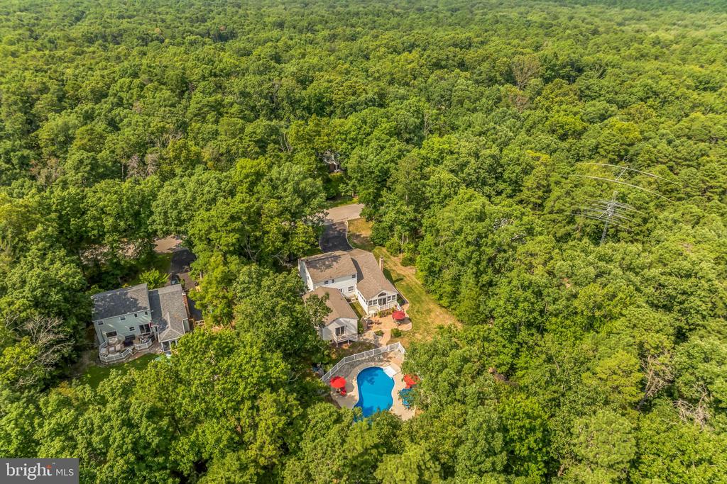 1033 SHAWNEE LANE