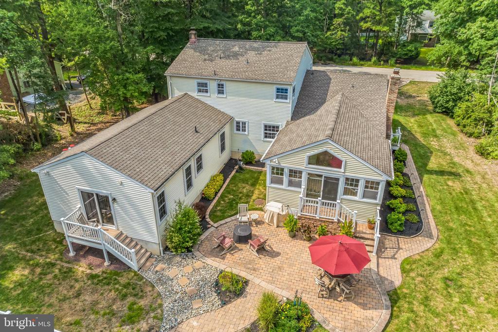 1033 SHAWNEE LANE