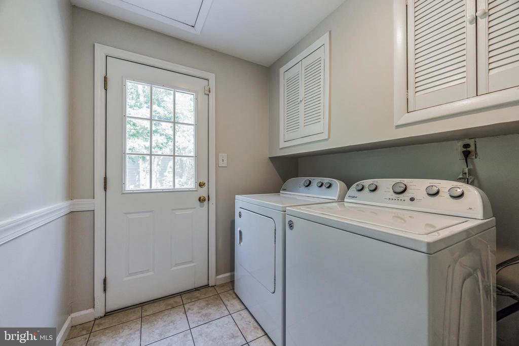 1033 SHAWNEE LANE