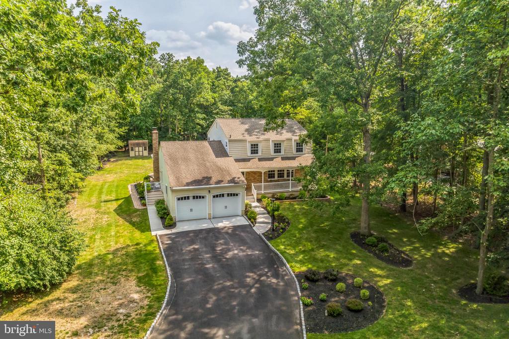 1033 SHAWNEE LANE