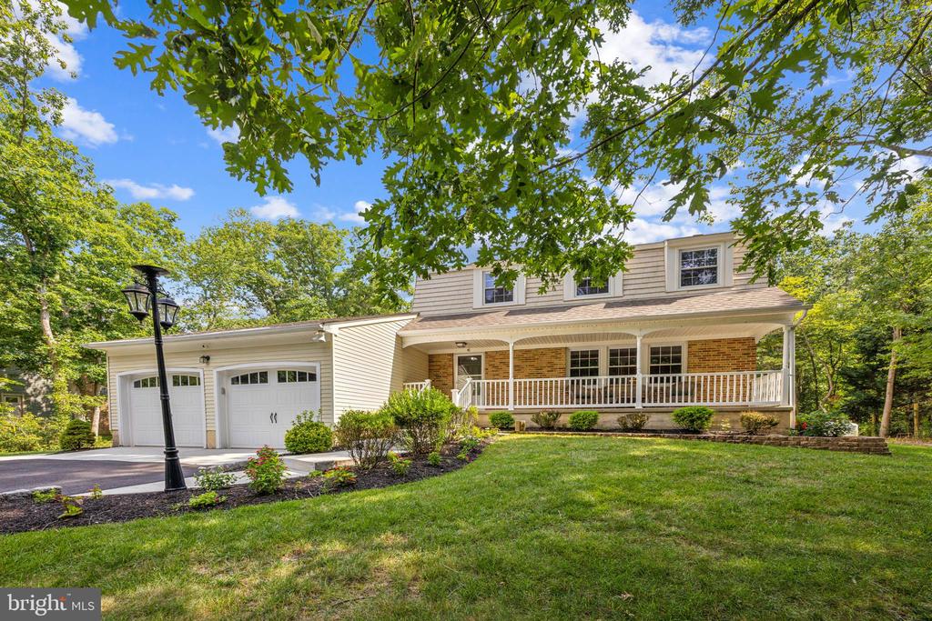 1033 SHAWNEE LANE