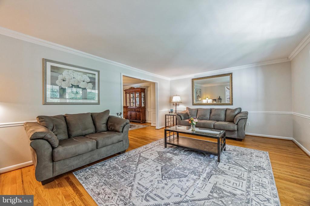 1033 SHAWNEE LANE
