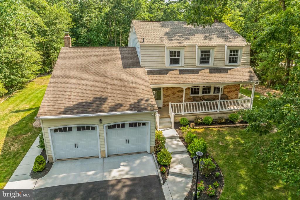 1033 SHAWNEE LANE