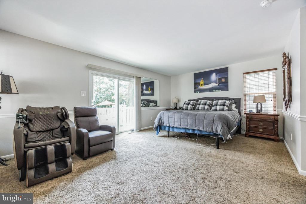 1033 SHAWNEE LANE