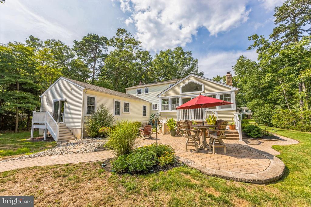 1033 SHAWNEE LANE