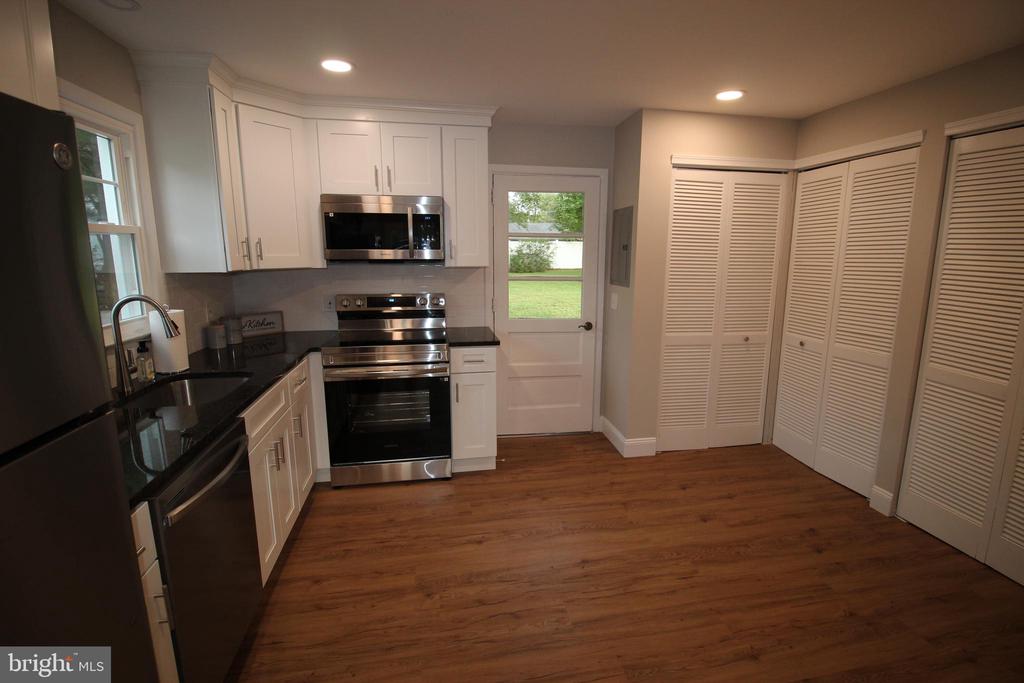 407 HICKORY LA