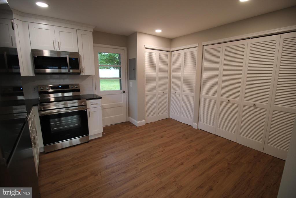 407 HICKORY LA