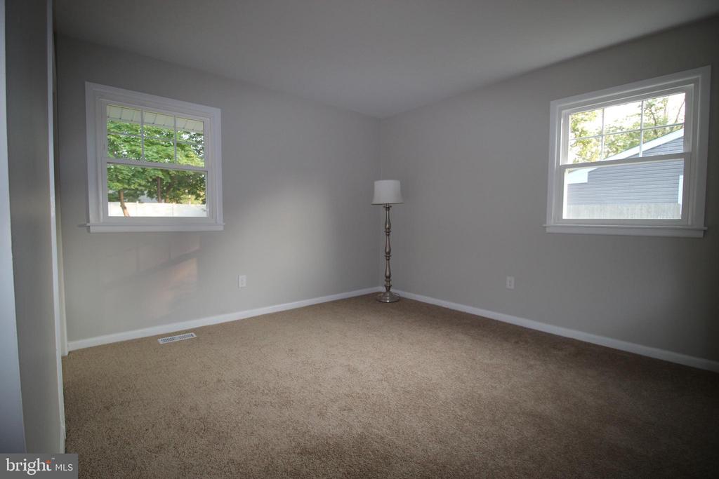 407 HICKORY LA