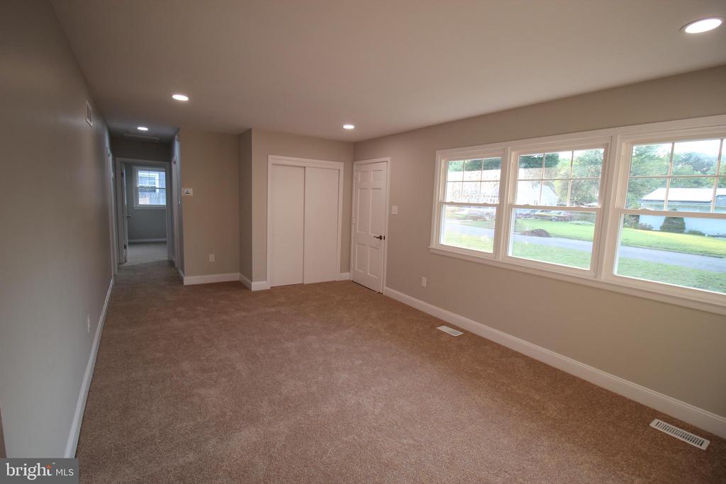 407 HICKORY LA