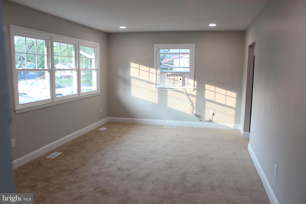 407 HICKORY LA