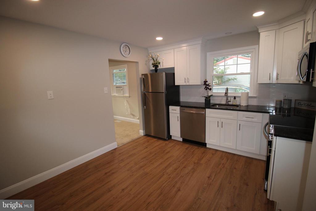 407 HICKORY LA