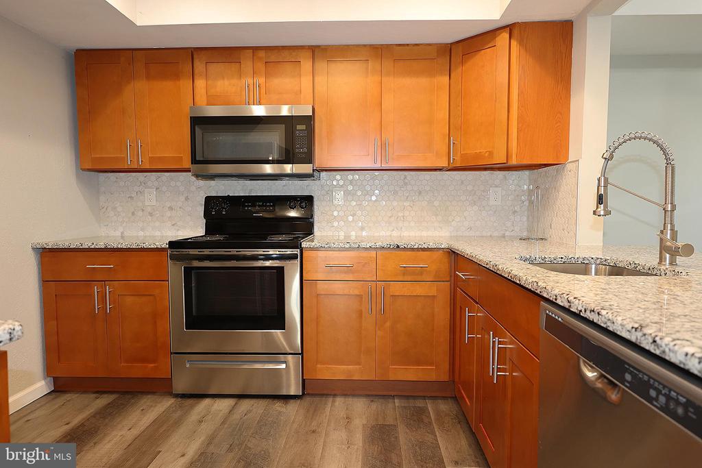 146 WOODLAKE DR