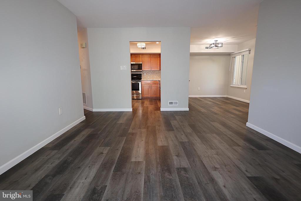146 WOODLAKE DR