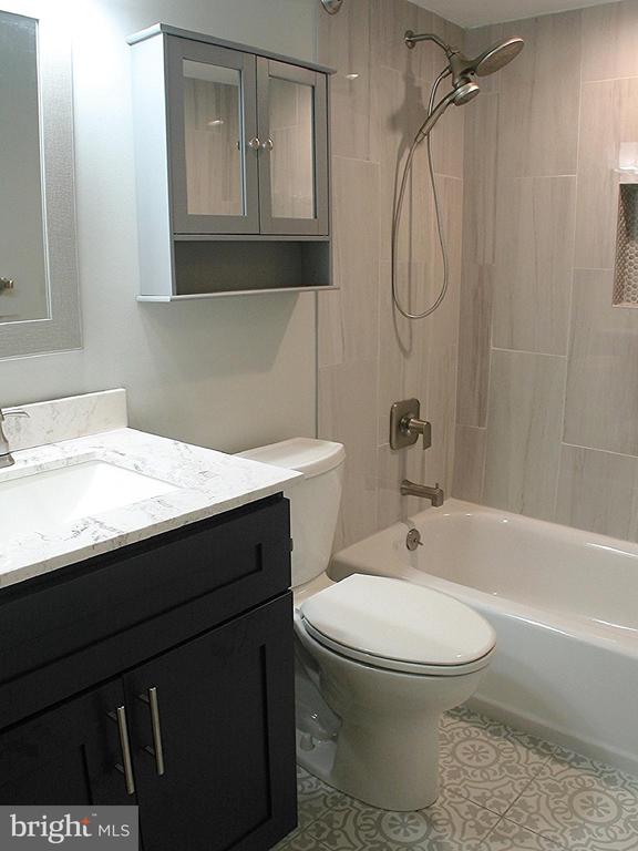 146 WOODLAKE DR