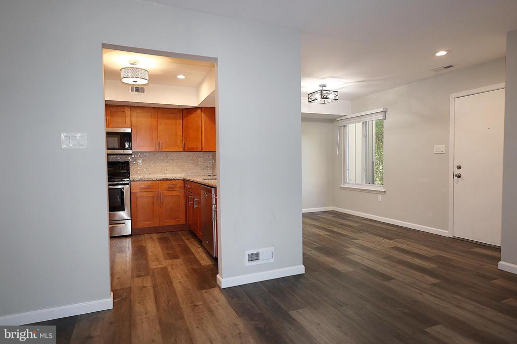 146 WOODLAKE DR
