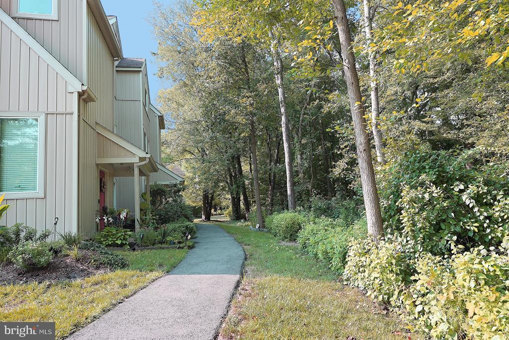 146 WOODLAKE DR