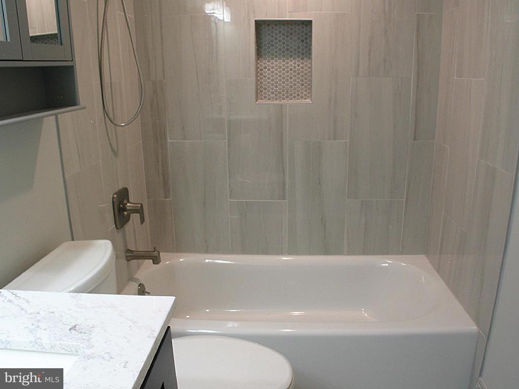 146 WOODLAKE DR