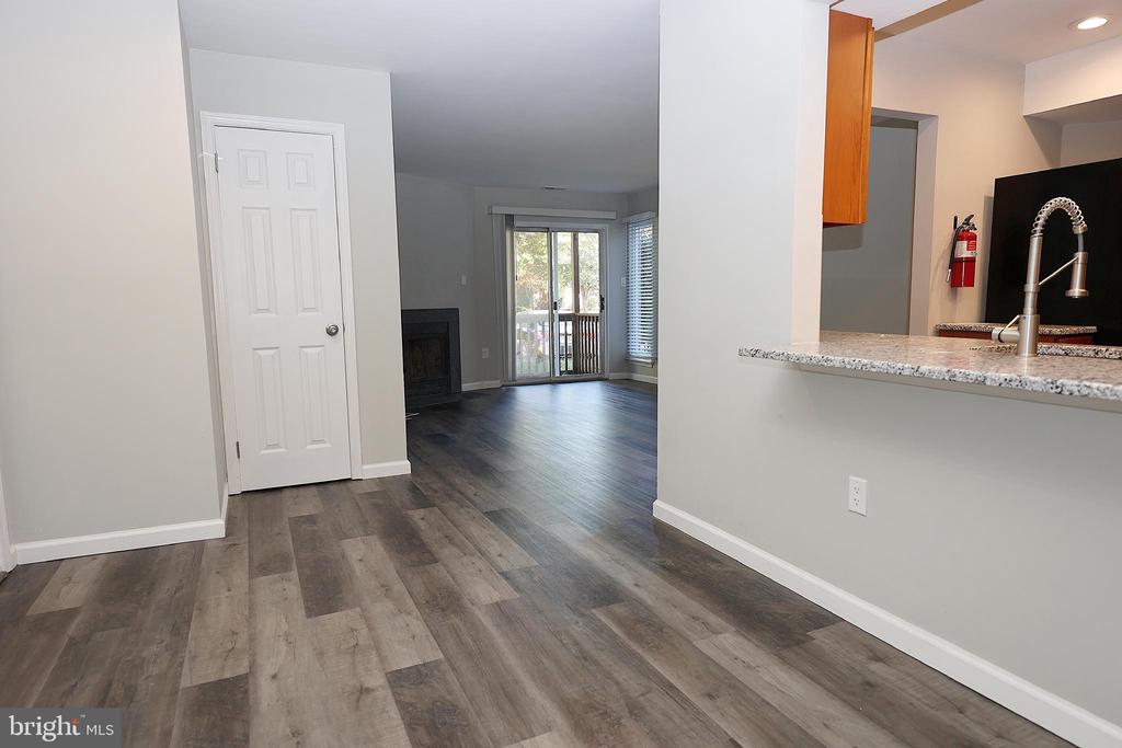 146 WOODLAKE DR