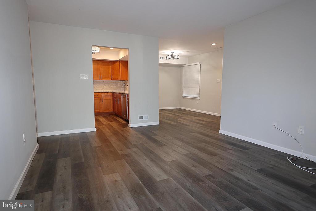 146 WOODLAKE DR