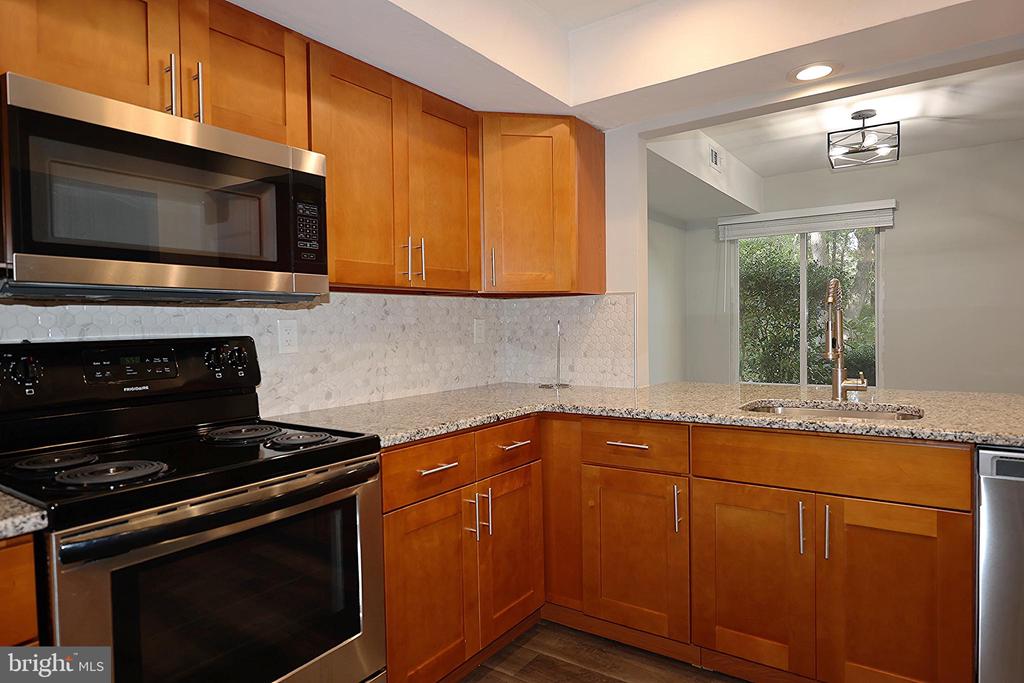 146 WOODLAKE DR