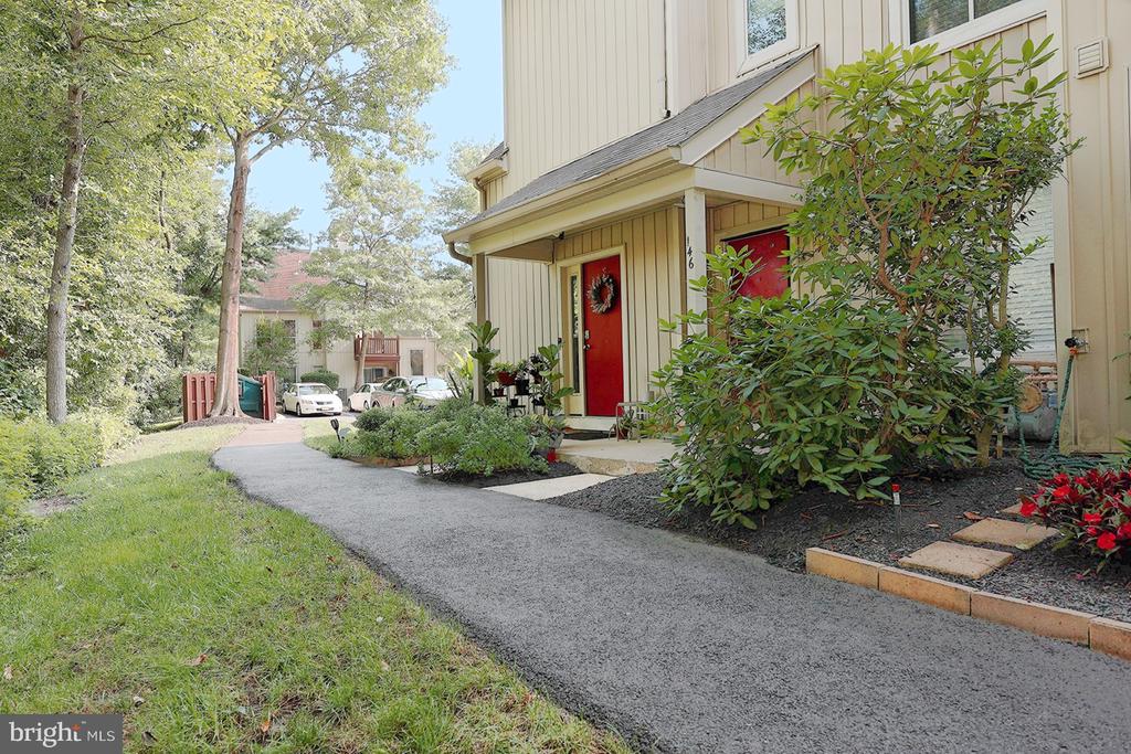 146 WOODLAKE DR