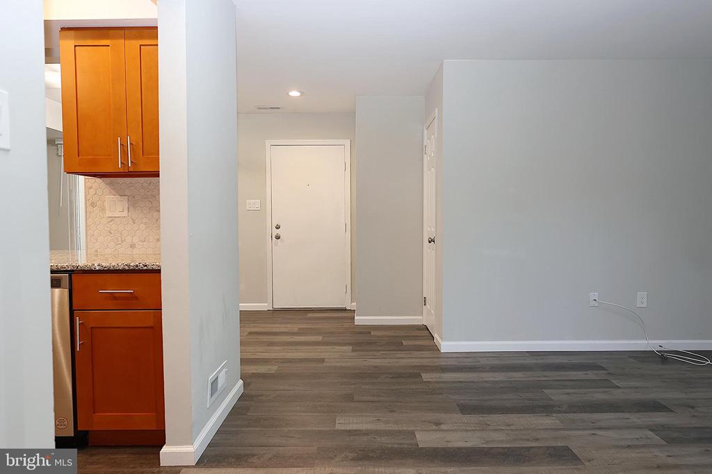 146 WOODLAKE DR