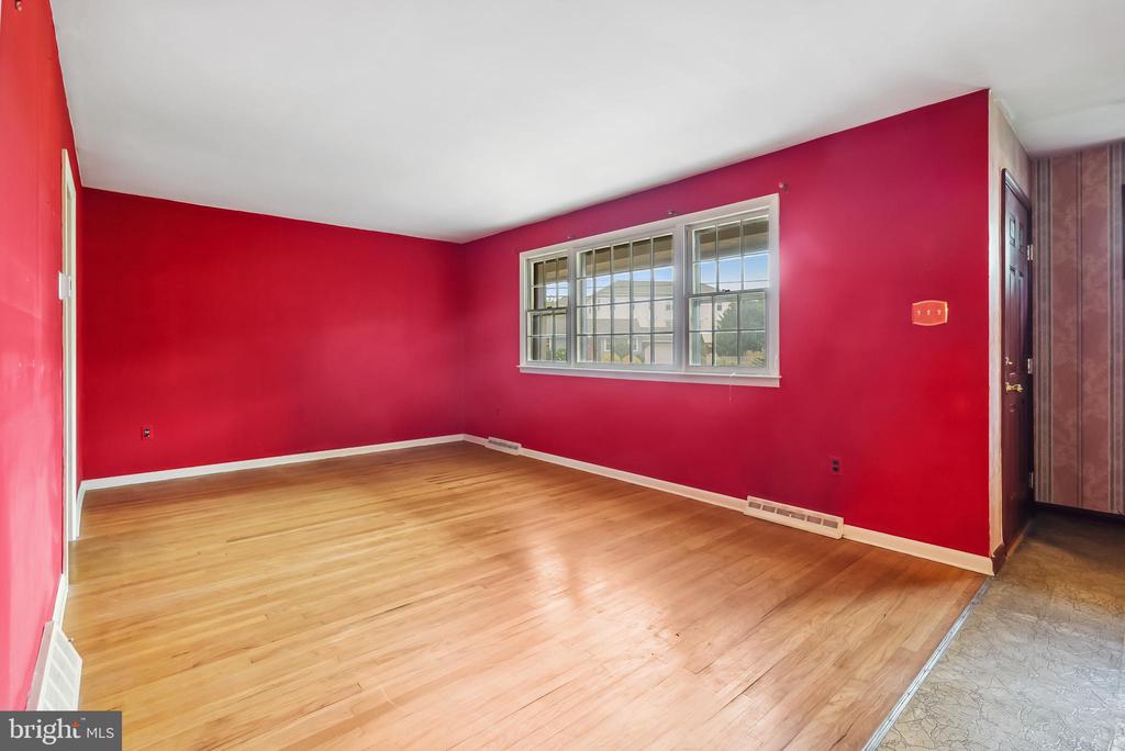 43 Oak Ave