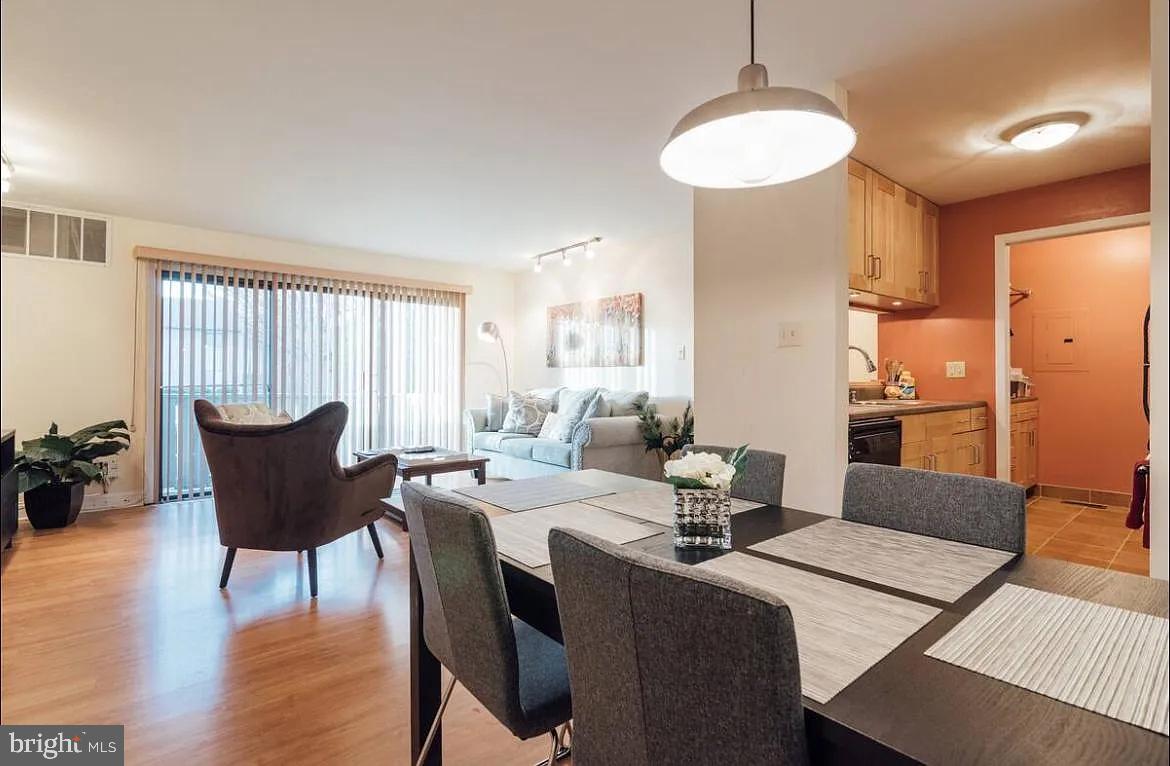 905 WOODHOLLOW DRIVE