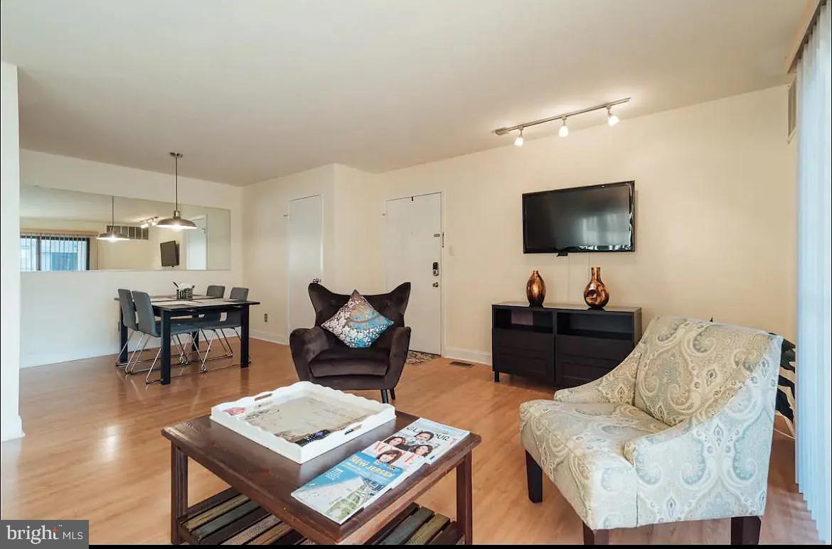 905 WOODHOLLOW DRIVE