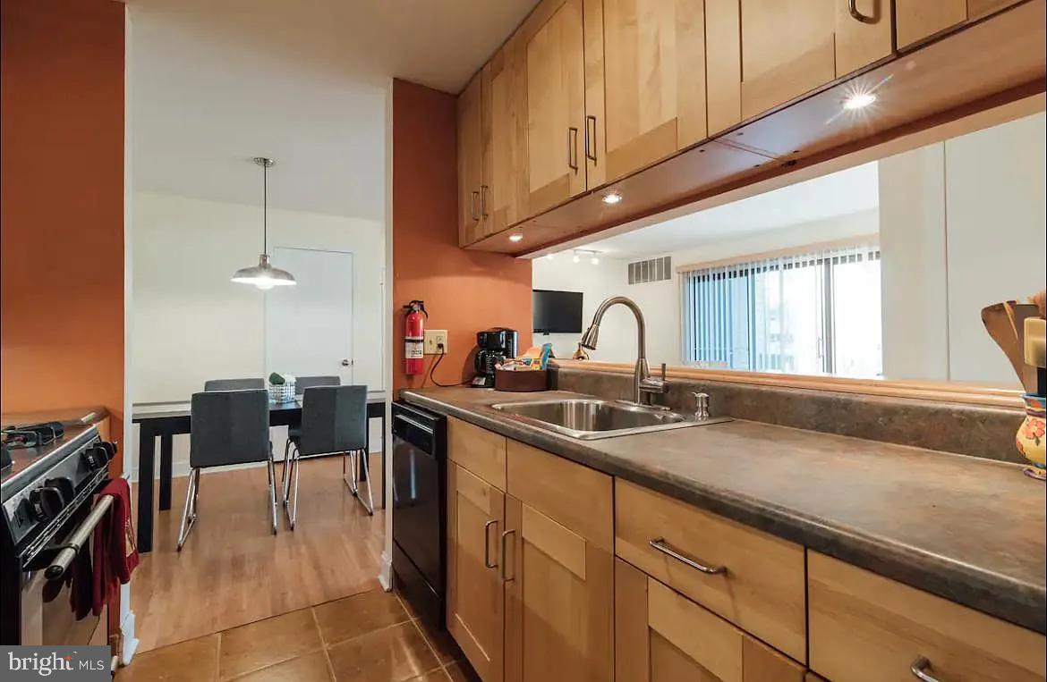 905 WOODHOLLOW DRIVE