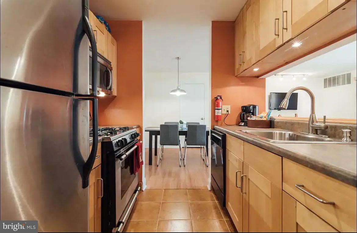 905 WOODHOLLOW DRIVE