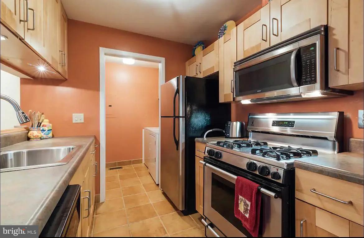 905 WOODHOLLOW DRIVE