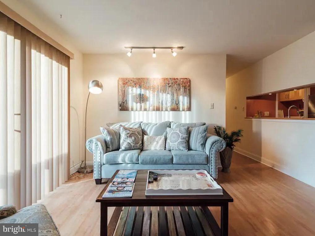 905 WOODHOLLOW DRIVE