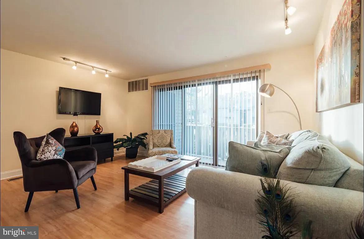 905 WOODHOLLOW DRIVE