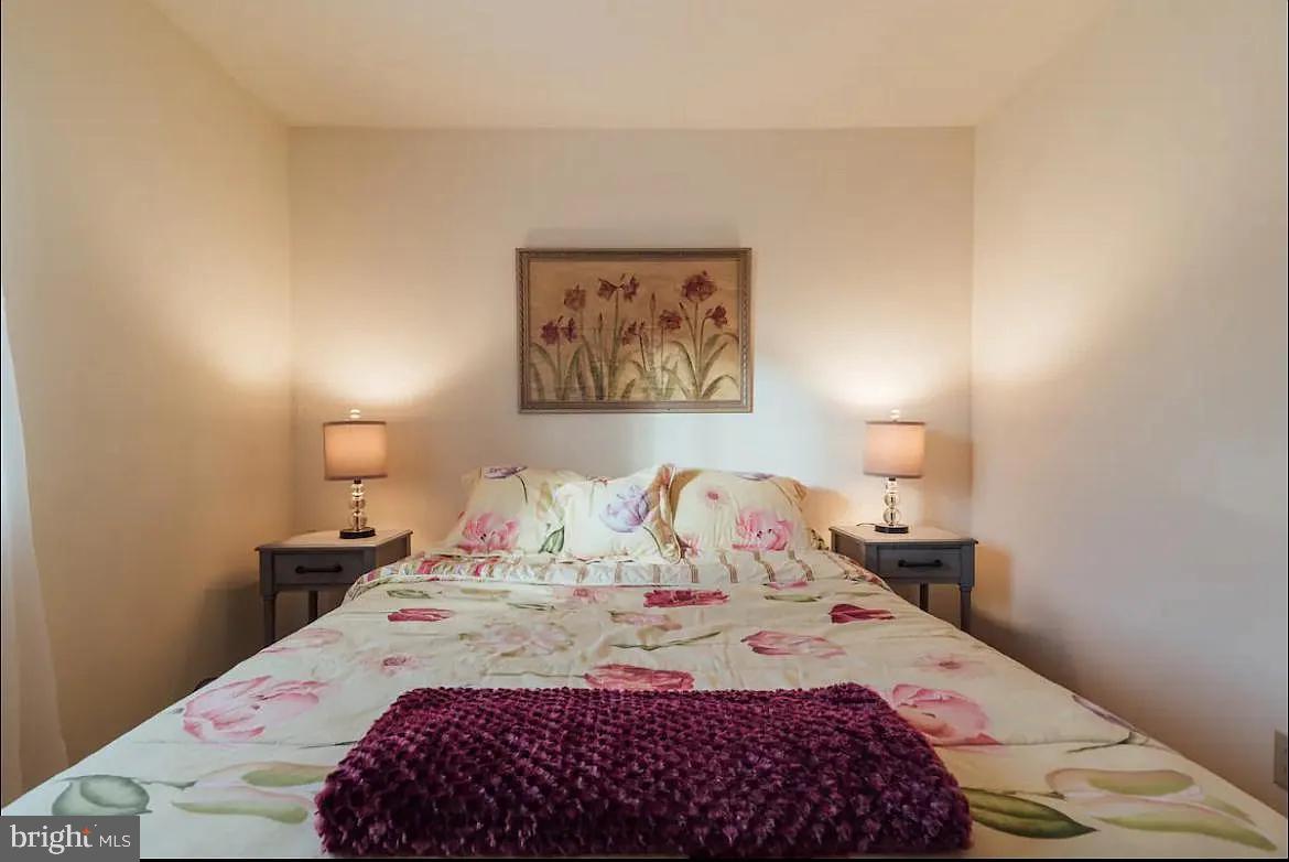 905 WOODHOLLOW DRIVE