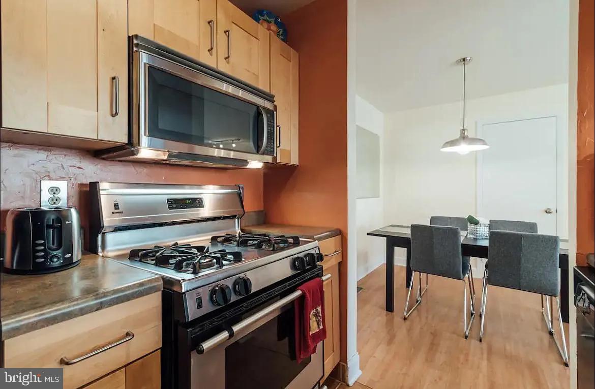 905 WOODHOLLOW DRIVE