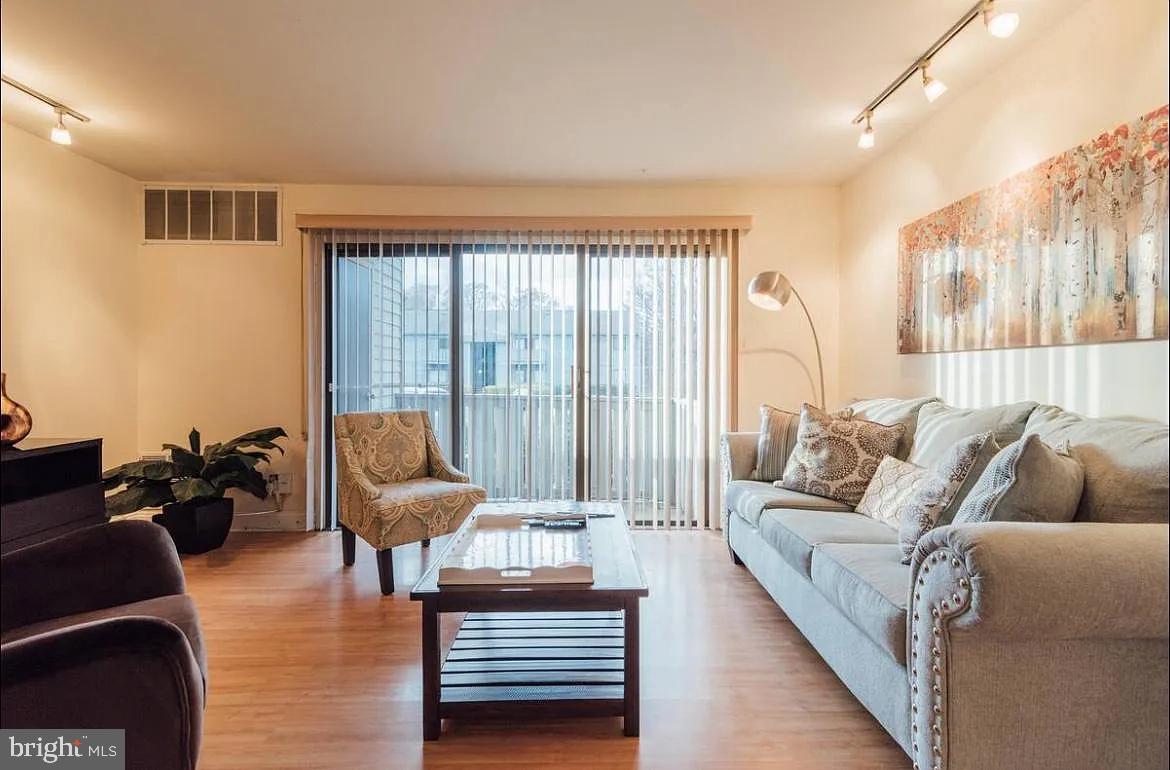 905 WOODHOLLOW DRIVE