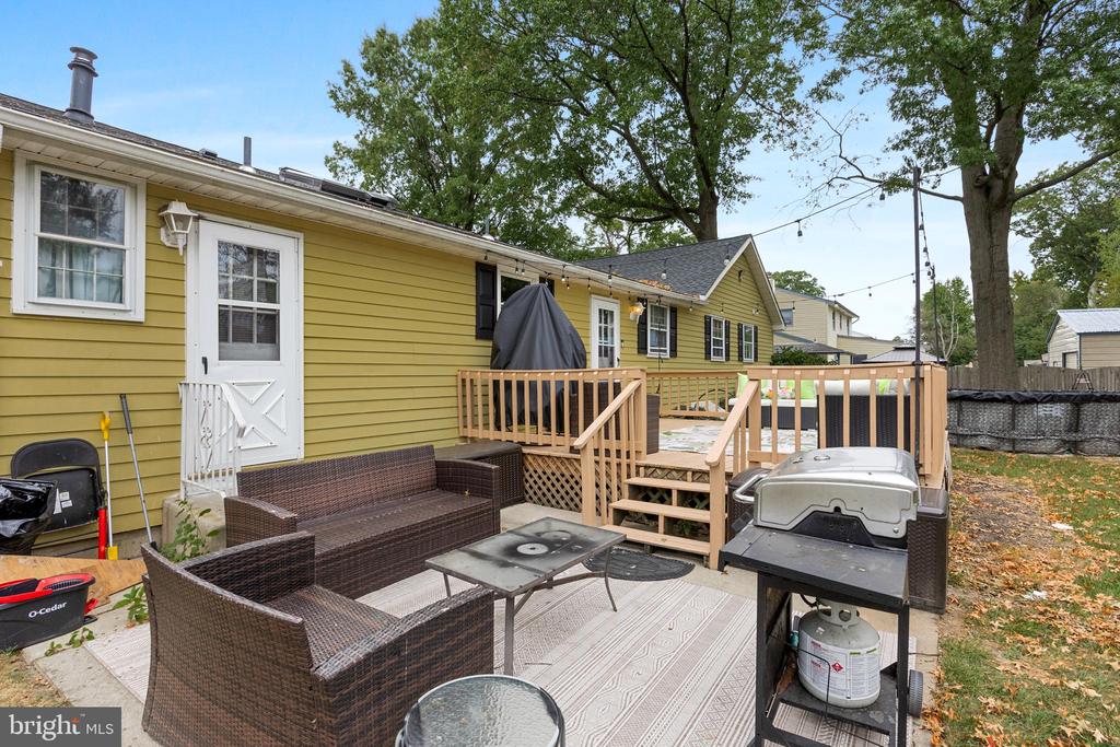 327 Elm Ave
