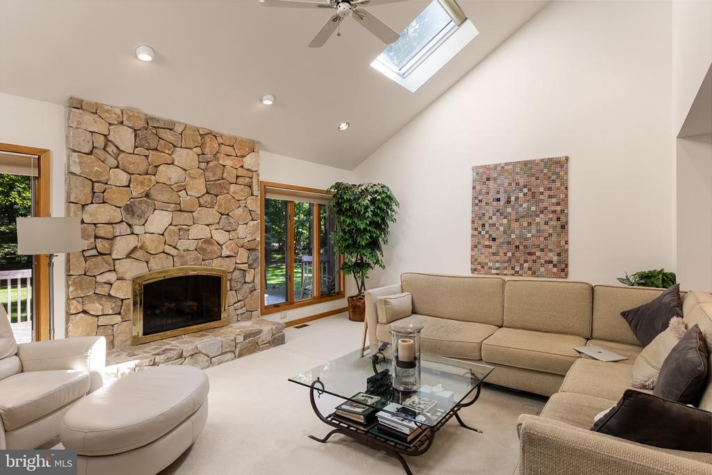 6 Pepperbush Ct