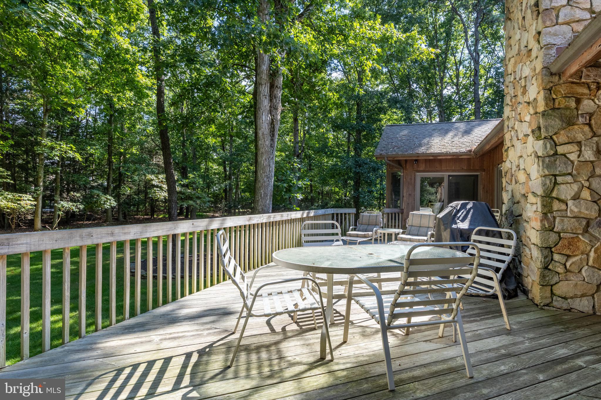 6 Pepperbush Ct