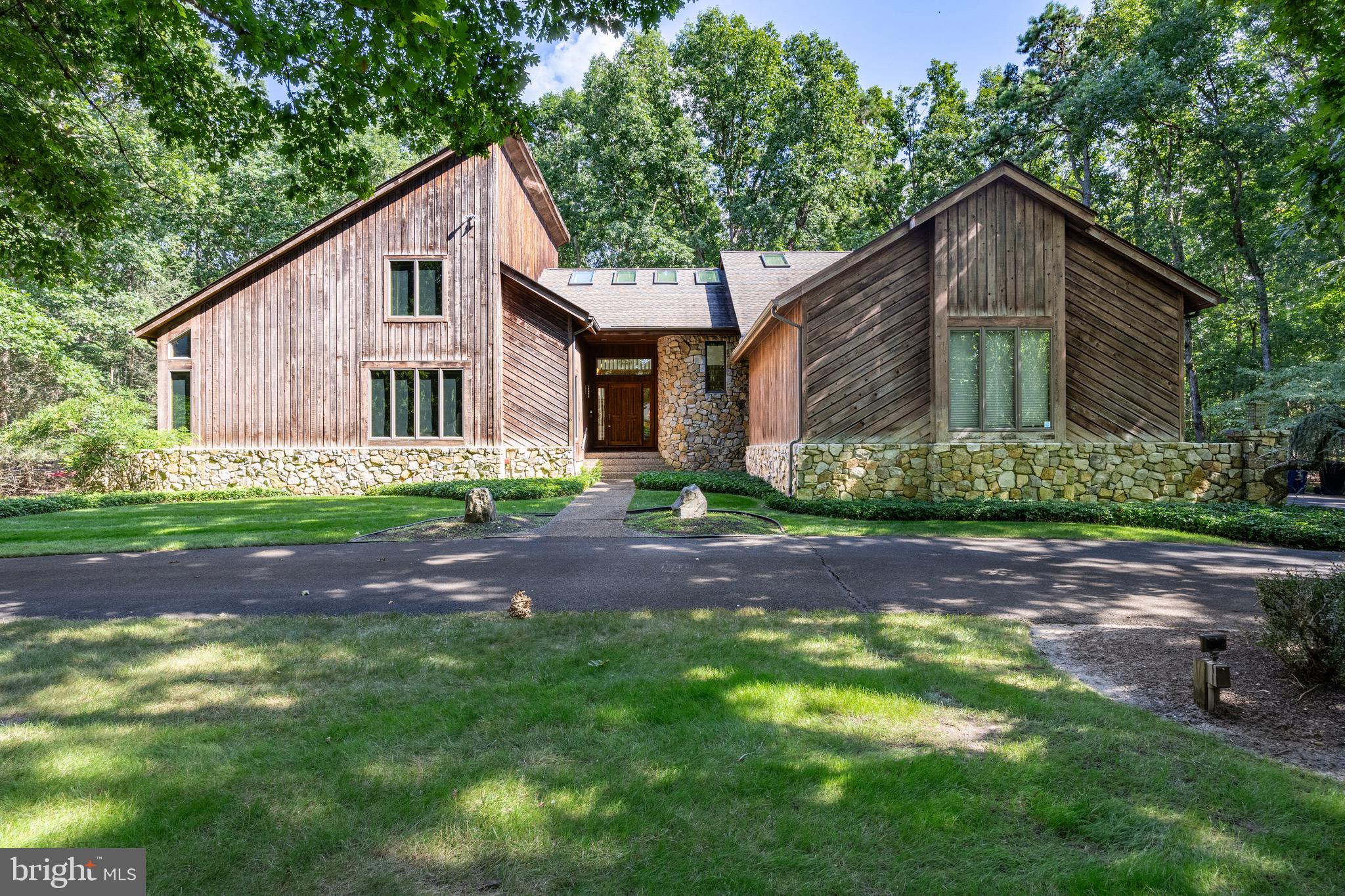 6 Pepperbush Ct