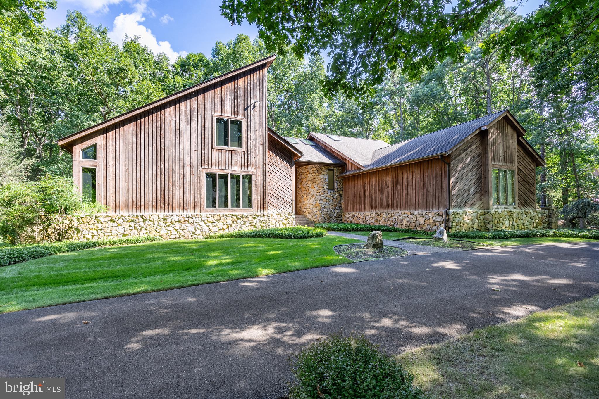 6 Pepperbush Ct