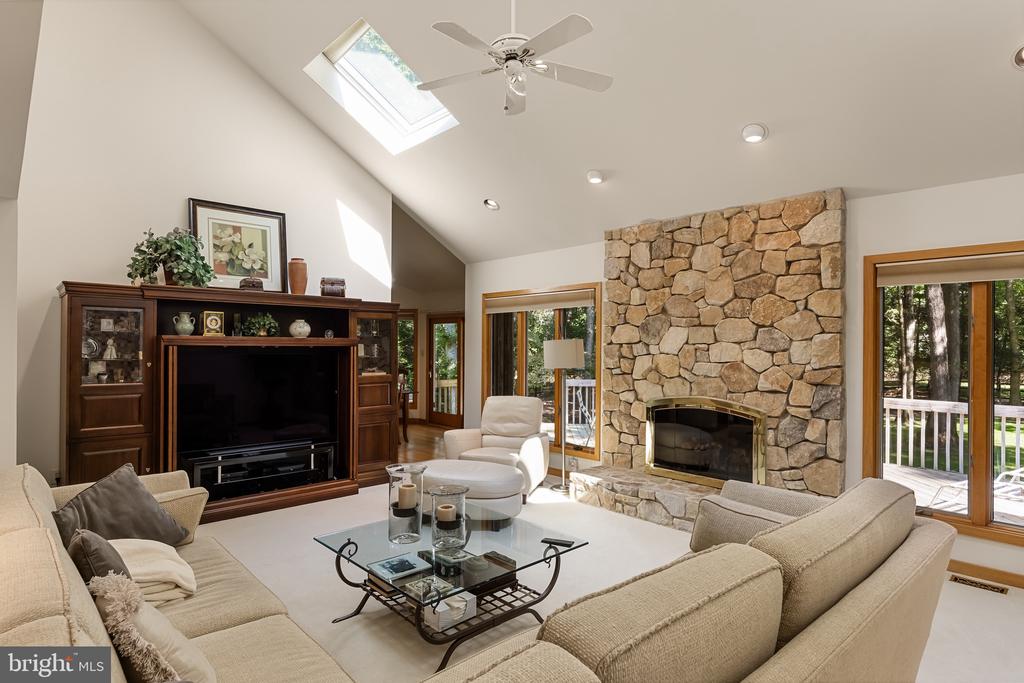 6 Pepperbush Ct